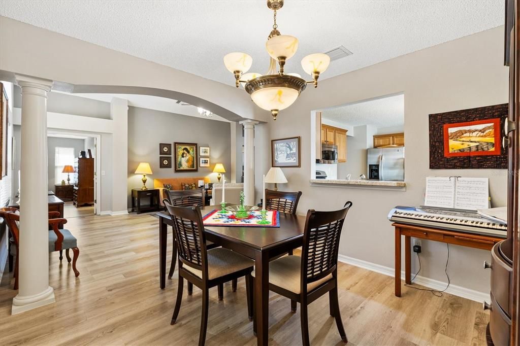 Active With Contract: $389,000 (3 beds, 2 baths, 1733 Square Feet)