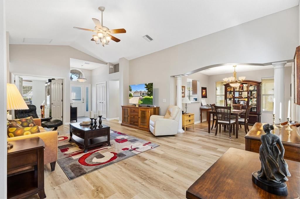 Active With Contract: $389,000 (3 beds, 2 baths, 1733 Square Feet)