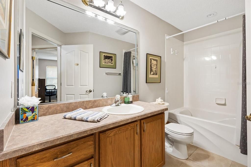 Active With Contract: $389,000 (3 beds, 2 baths, 1733 Square Feet)