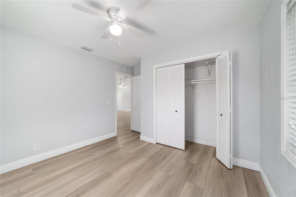 合同活跃: $263,900 (3 贝兹, 2 浴室, 1324 平方英尺)