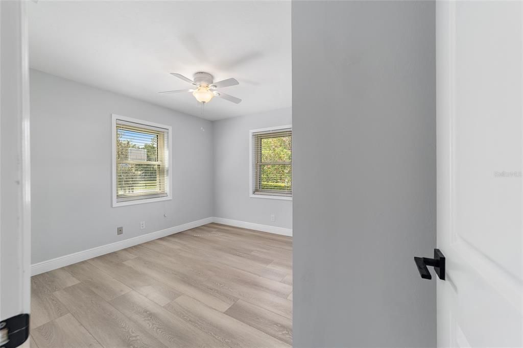 合同活跃: $263,900 (3 贝兹, 2 浴室, 1324 平方英尺)