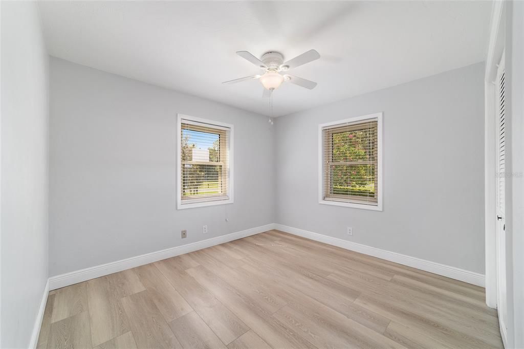 合同活跃: $263,900 (3 贝兹, 2 浴室, 1324 平方英尺)