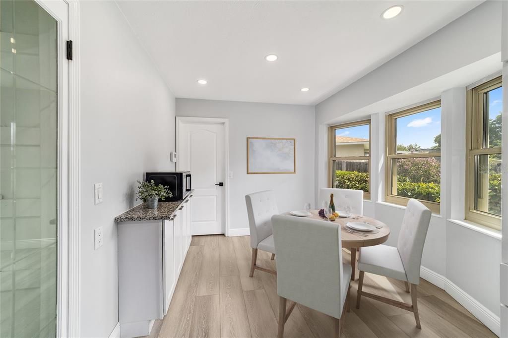 合同活跃: $263,900 (3 贝兹, 2 浴室, 1324 平方英尺)