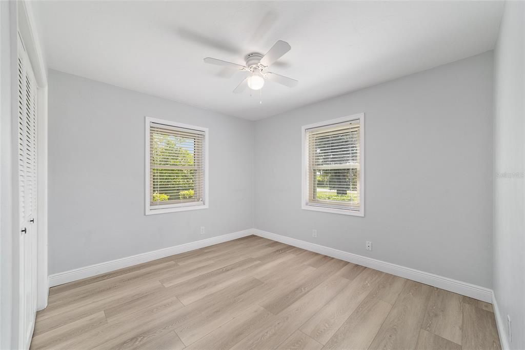 合同活跃: $263,900 (3 贝兹, 2 浴室, 1324 平方英尺)