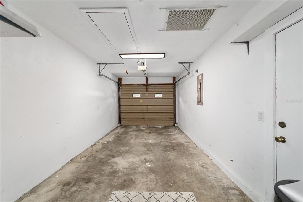 合同活跃: $263,900 (3 贝兹, 2 浴室, 1324 平方英尺)