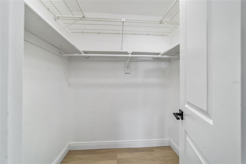 合同活跃: $263,900 (3 贝兹, 2 浴室, 1324 平方英尺)