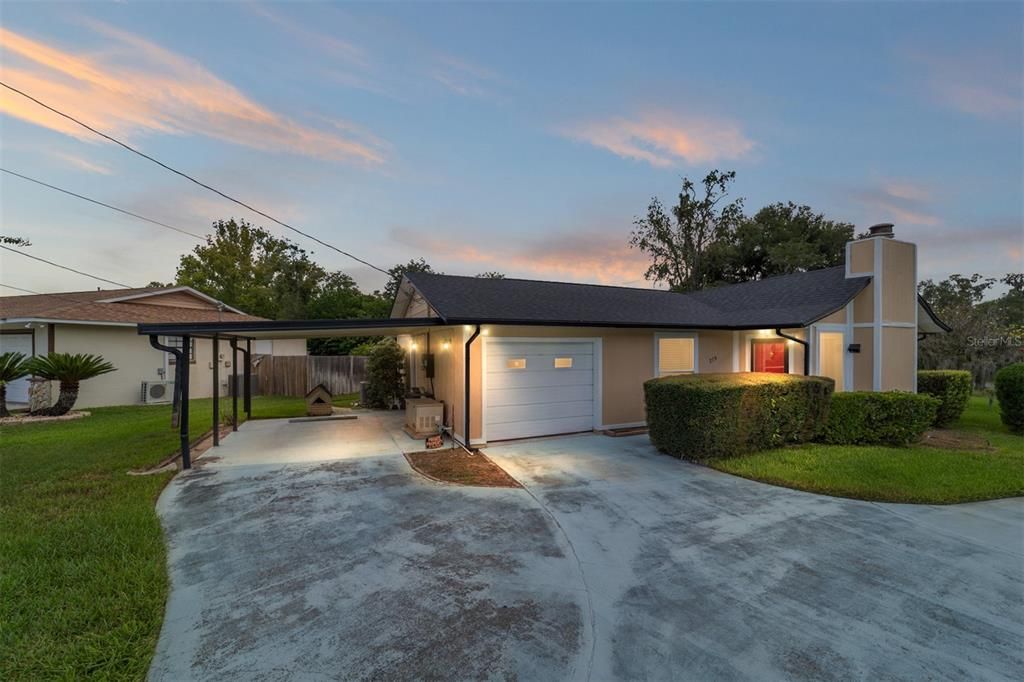 合同活跃: $263,900 (3 贝兹, 2 浴室, 1324 平方英尺)