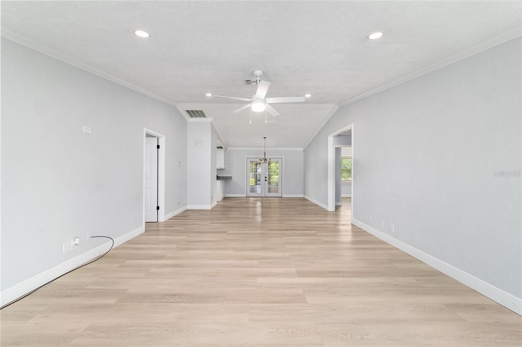 合同活跃: $263,900 (3 贝兹, 2 浴室, 1324 平方英尺)