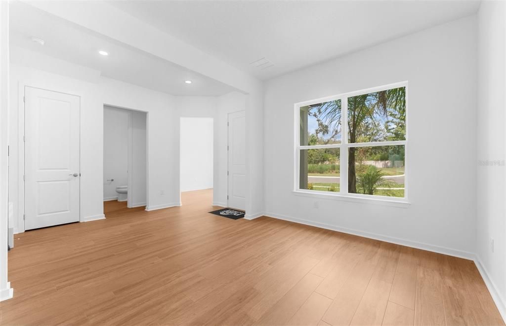 Activo con contrato: $649,010 (4 camas, 3 baños, 3079 Pies cuadrados)