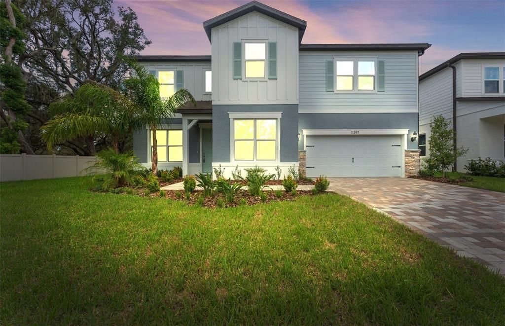 Activo con contrato: $649,010 (4 camas, 3 baños, 3079 Pies cuadrados)