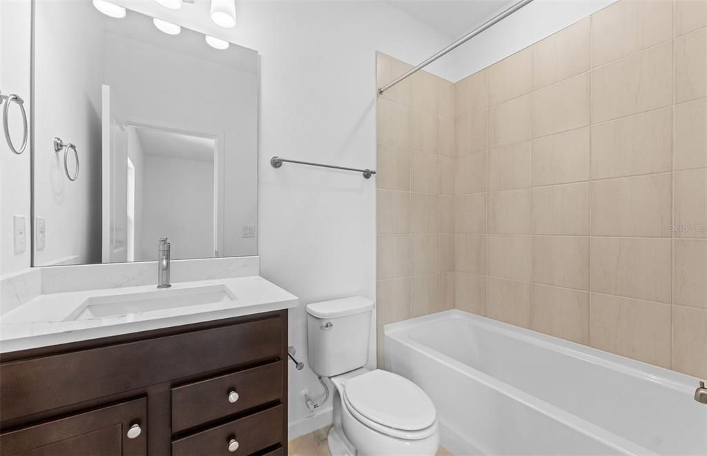 Activo con contrato: $649,010 (4 camas, 3 baños, 3079 Pies cuadrados)