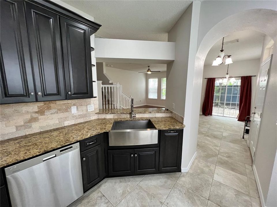 Active With Contract: $2,700 (3 beds, 2 baths, 1480 Square Feet)