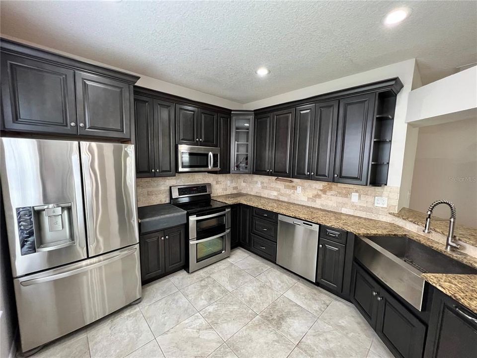 Active With Contract: $2,700 (3 beds, 2 baths, 1480 Square Feet)