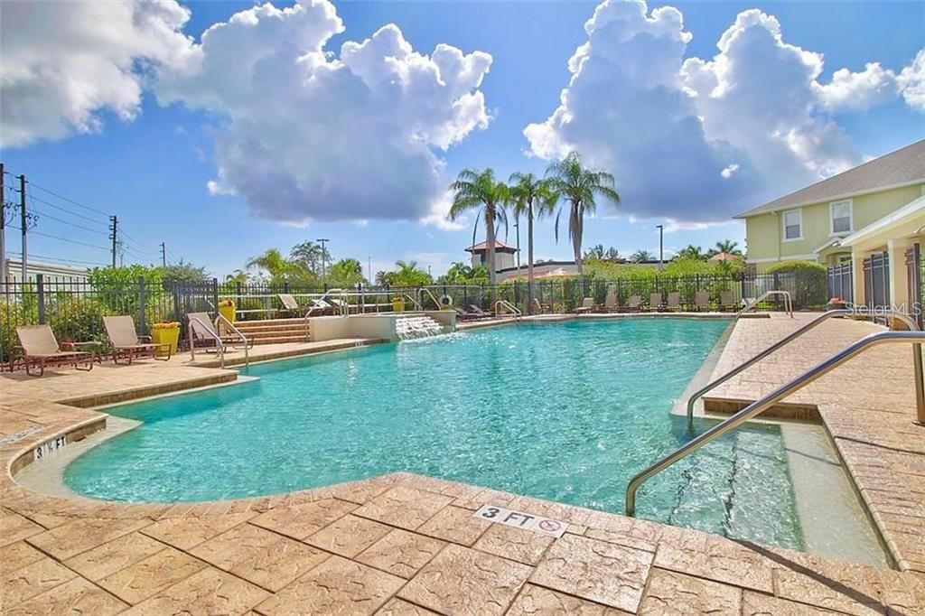 Active With Contract: $2,700 (3 beds, 2 baths, 1480 Square Feet)