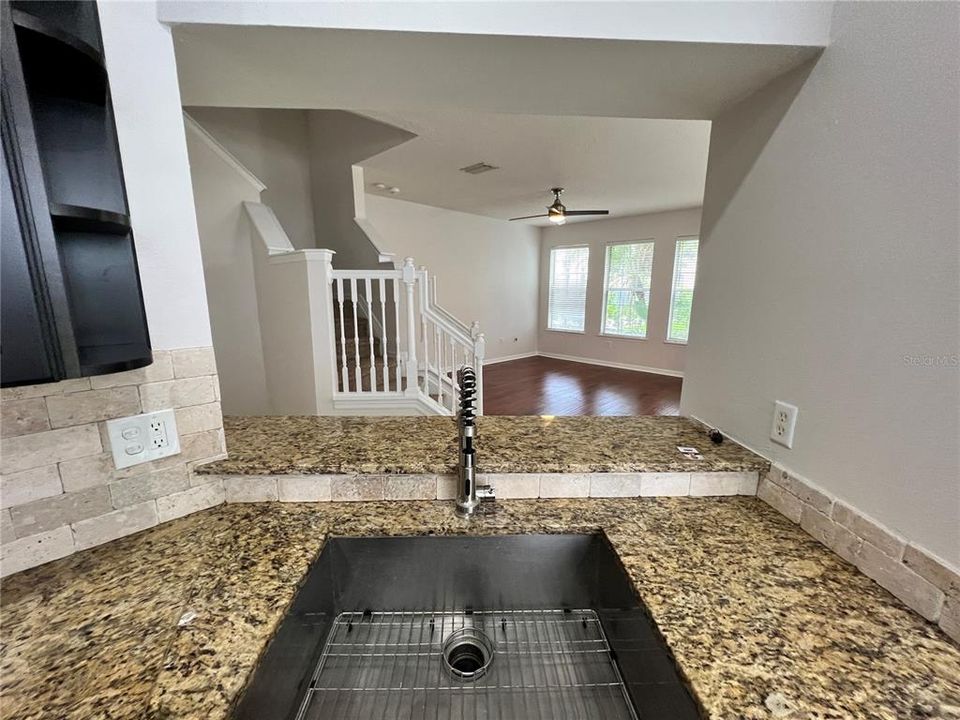 Active With Contract: $2,700 (3 beds, 2 baths, 1480 Square Feet)
