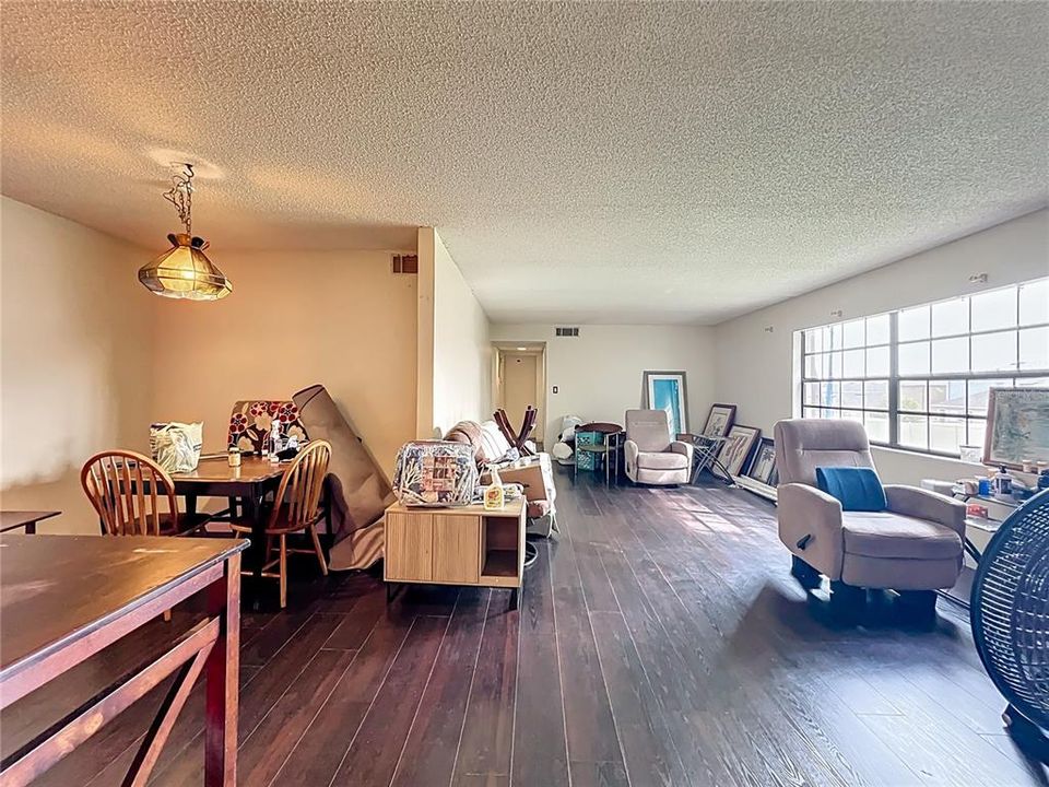 待售: $98,000 (3 贝兹, 2 浴室, 1413 平方英尺)