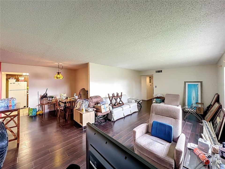 待售: $98,000 (3 贝兹, 2 浴室, 1413 平方英尺)