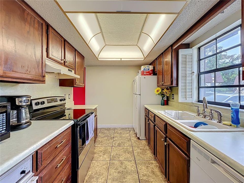 待售: $98,000 (3 贝兹, 2 浴室, 1413 平方英尺)