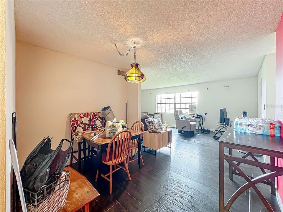 待售: $98,000 (3 贝兹, 2 浴室, 1413 平方英尺)