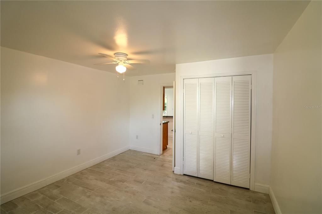 Active With Contract: $180,700 (1 beds, 1 baths, 630 Square Feet)