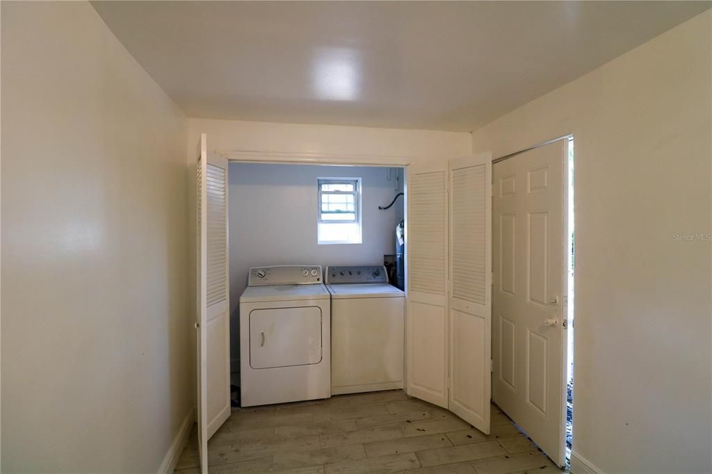 Active With Contract: $180,700 (1 beds, 1 baths, 630 Square Feet)