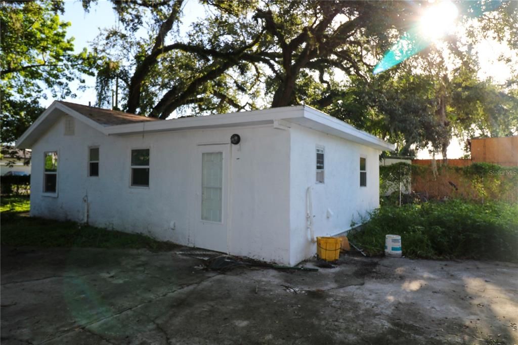 Active With Contract: $180,700 (1 beds, 1 baths, 630 Square Feet)