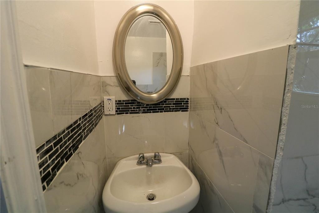 Active With Contract: $180,700 (1 beds, 1 baths, 630 Square Feet)