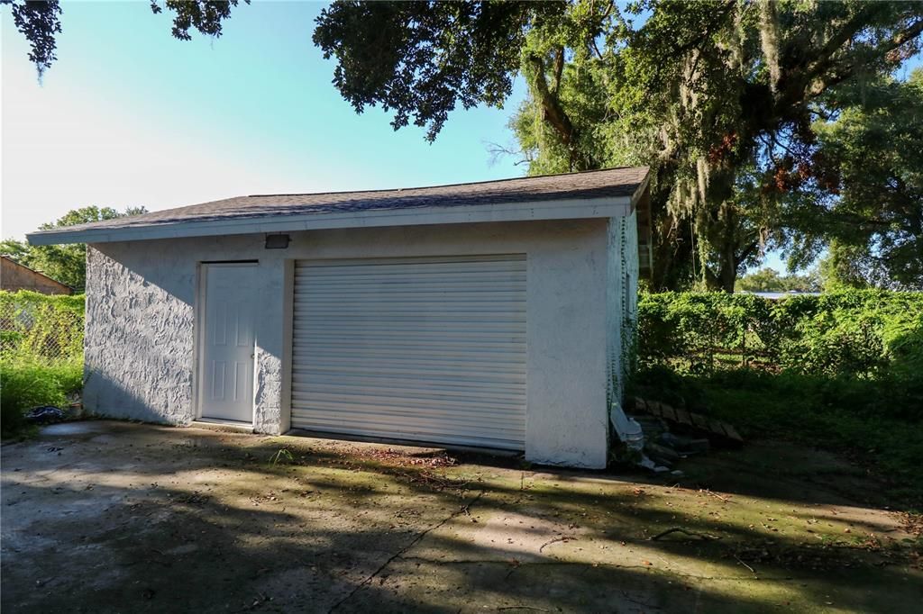 Active With Contract: $180,700 (1 beds, 1 baths, 630 Square Feet)