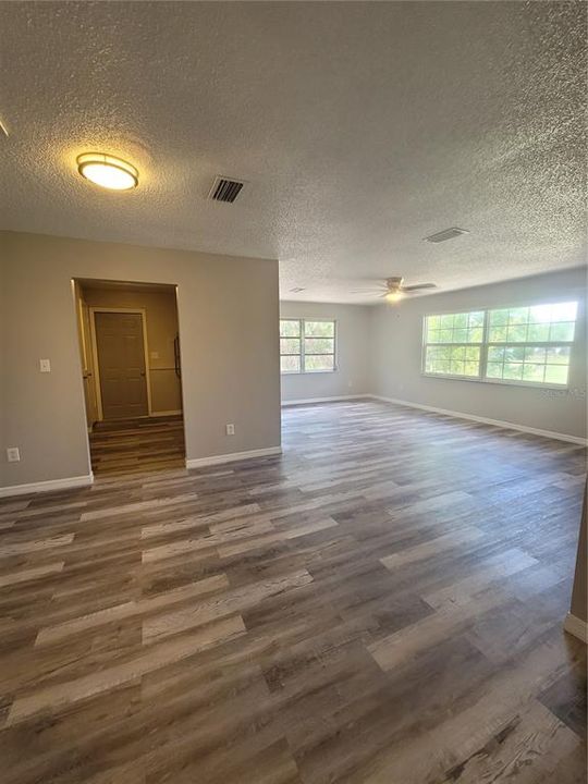 Active With Contract: $1,625 (3 beds, 2 baths, 1344 Square Feet)