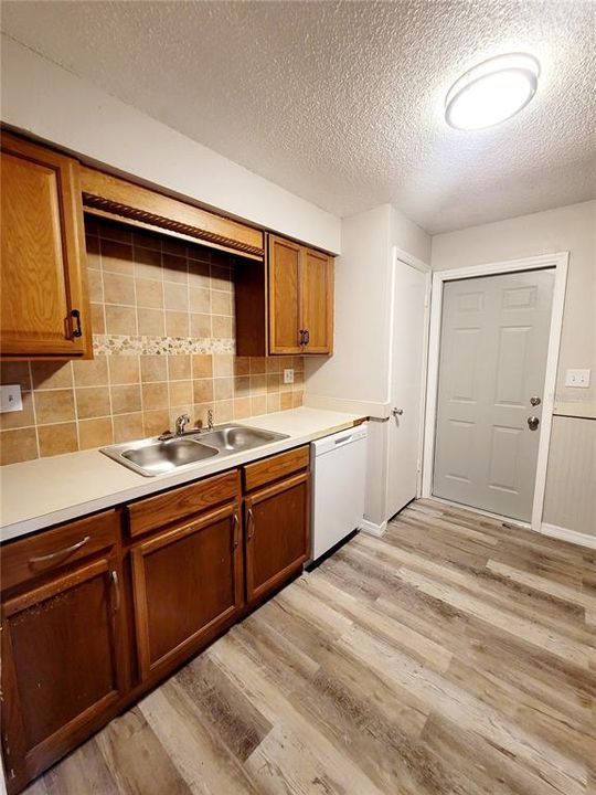 Active With Contract: $1,625 (3 beds, 2 baths, 1344 Square Feet)