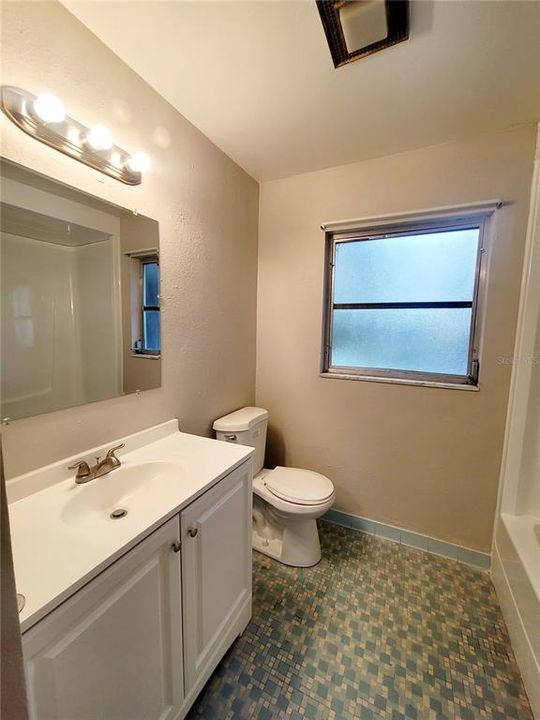 Active With Contract: $1,625 (3 beds, 2 baths, 1344 Square Feet)