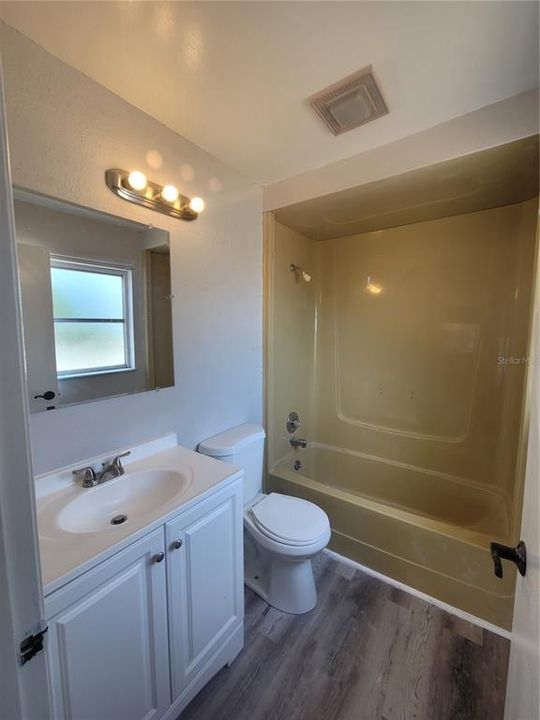 Active With Contract: $1,625 (3 beds, 2 baths, 1344 Square Feet)