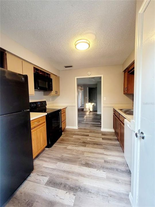 Active With Contract: $1,625 (3 beds, 2 baths, 1344 Square Feet)