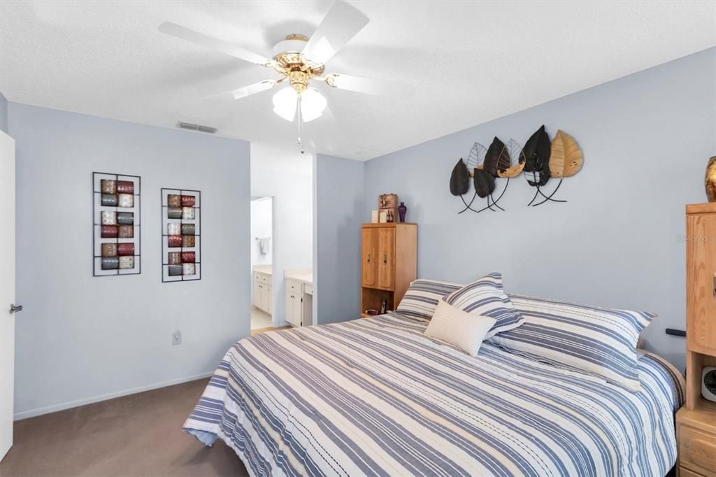 Под контрактом: $145,999 (2 спален, 2 ванн, 1138 Квадратных фут)