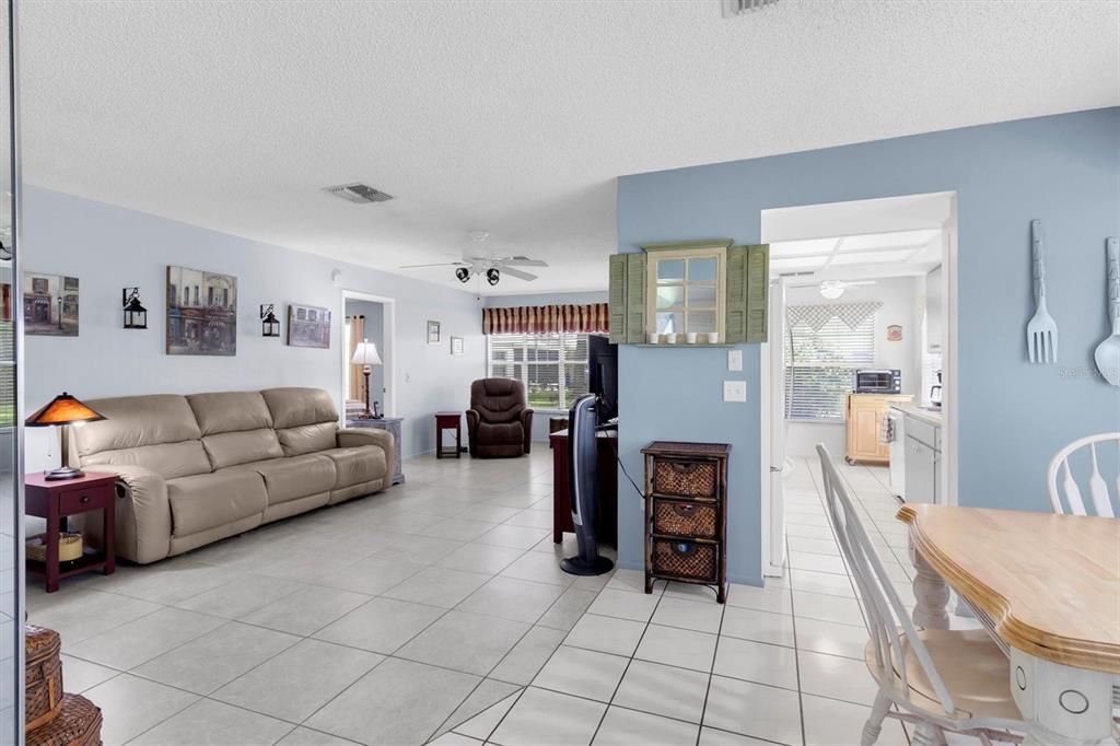 Под контрактом: $145,999 (2 спален, 2 ванн, 1138 Квадратных фут)