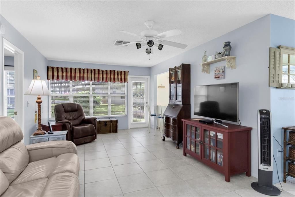 Под контрактом: $145,999 (2 спален, 2 ванн, 1138 Квадратных фут)