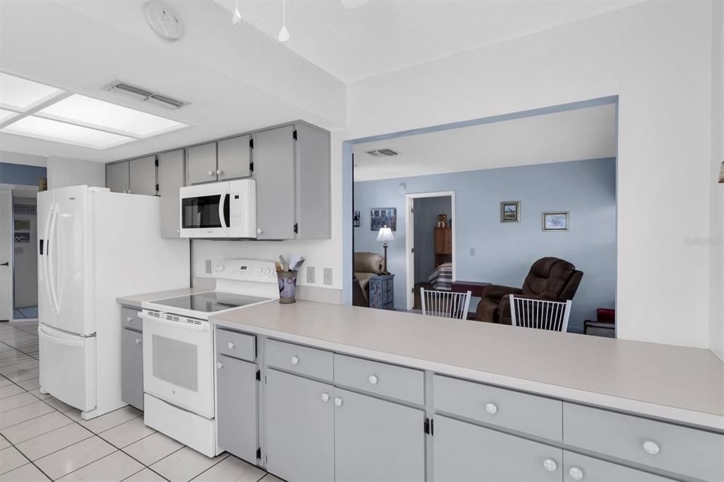 Под контрактом: $145,999 (2 спален, 2 ванн, 1138 Квадратных фут)