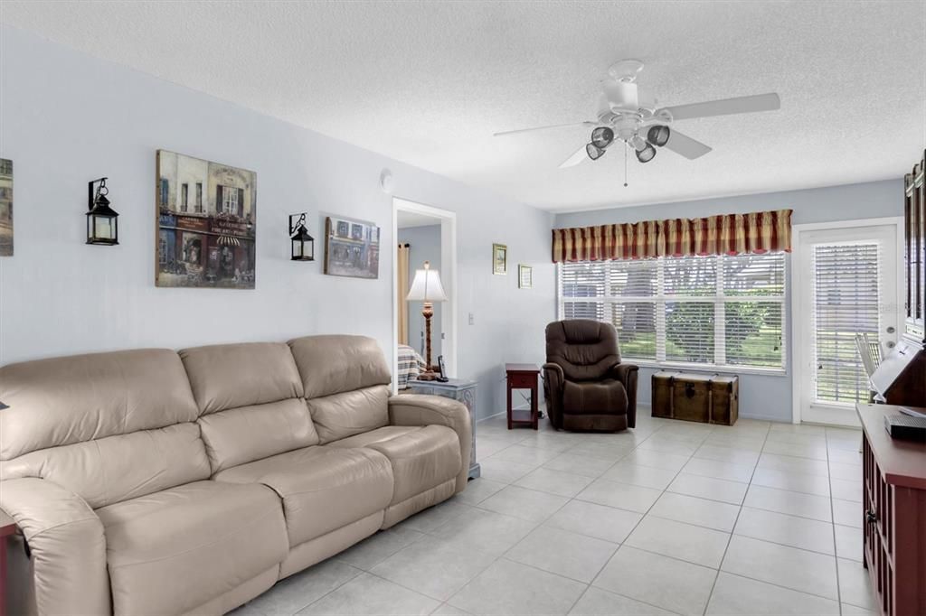 Под контрактом: $145,999 (2 спален, 2 ванн, 1138 Квадратных фут)