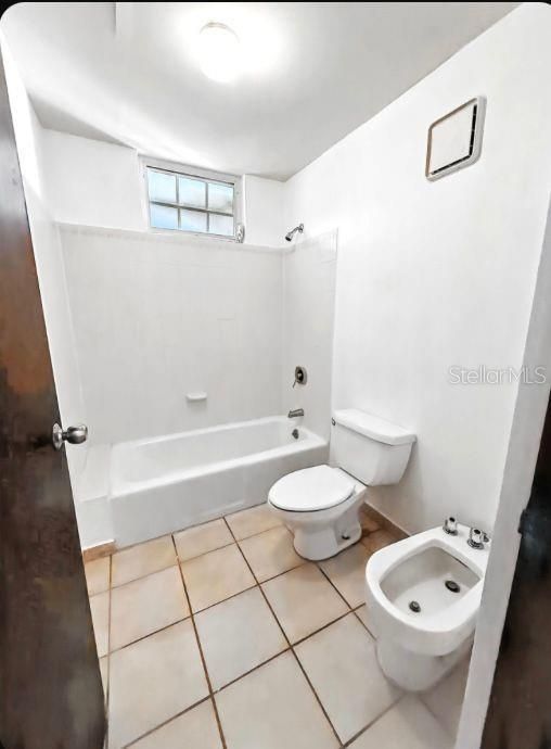 For Sale: $380,000 (2 beds, 2 baths, 1300 Square Feet)