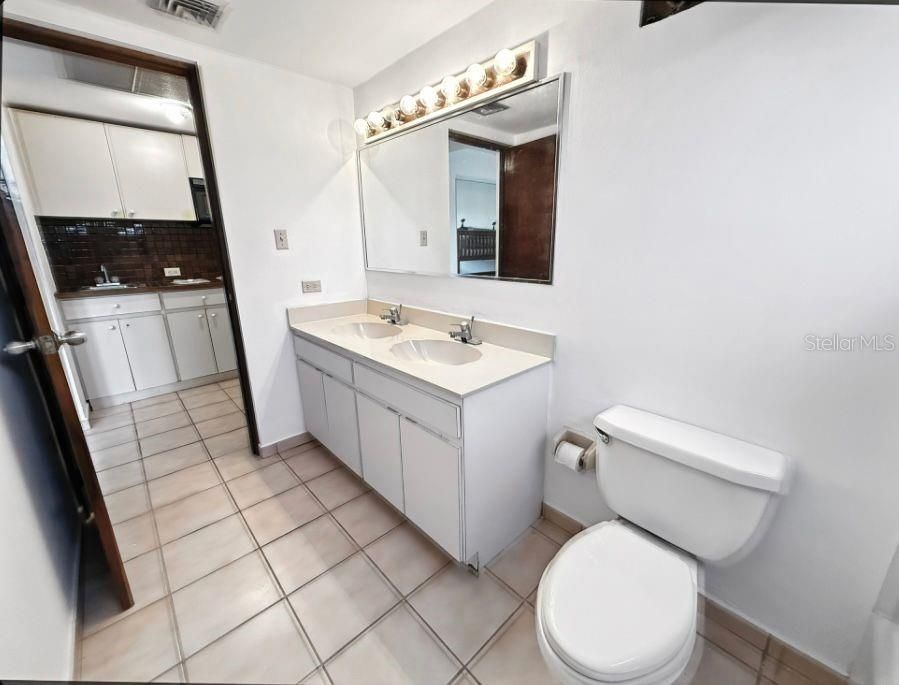 For Sale: $380,000 (2 beds, 2 baths, 1300 Square Feet)