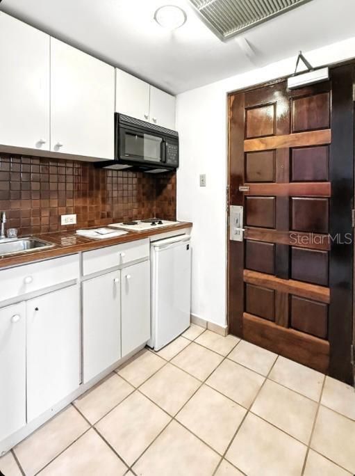 For Sale: $380,000 (2 beds, 2 baths, 1300 Square Feet)