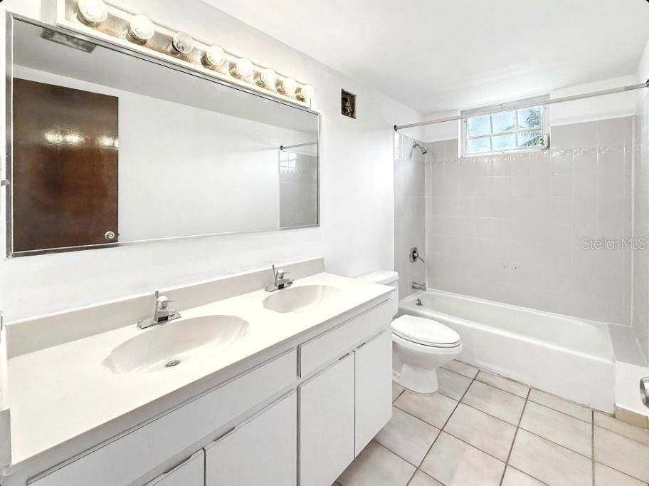 For Sale: $380,000 (2 beds, 2 baths, 1300 Square Feet)