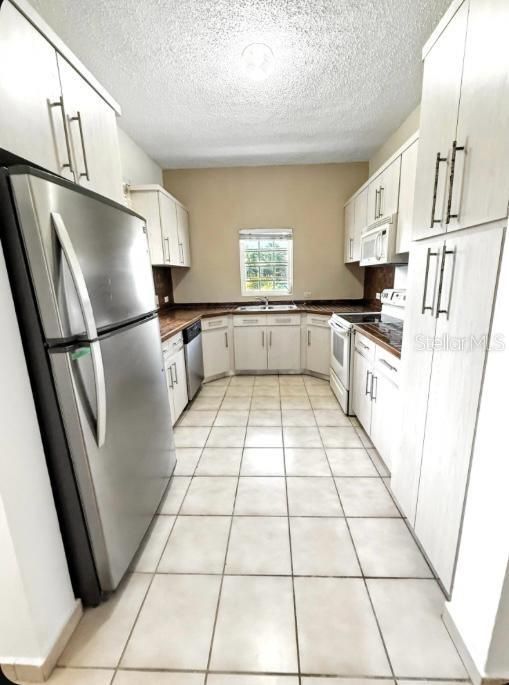 For Sale: $380,000 (2 beds, 2 baths, 1300 Square Feet)