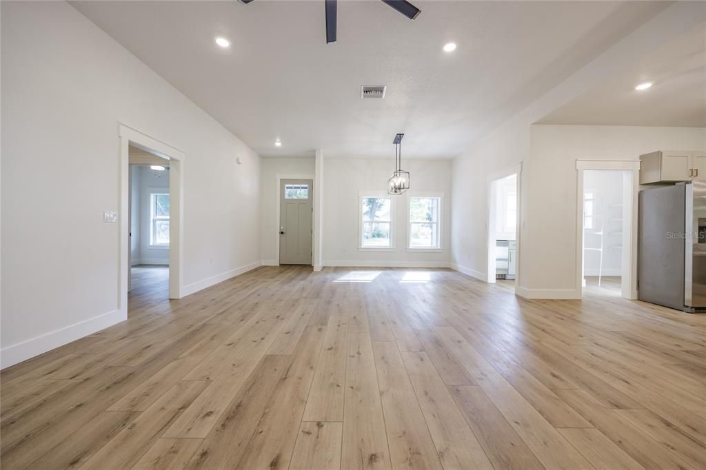 На продажу: $364,000 (3 спален, 2 ванн, 1845 Квадратных фут)