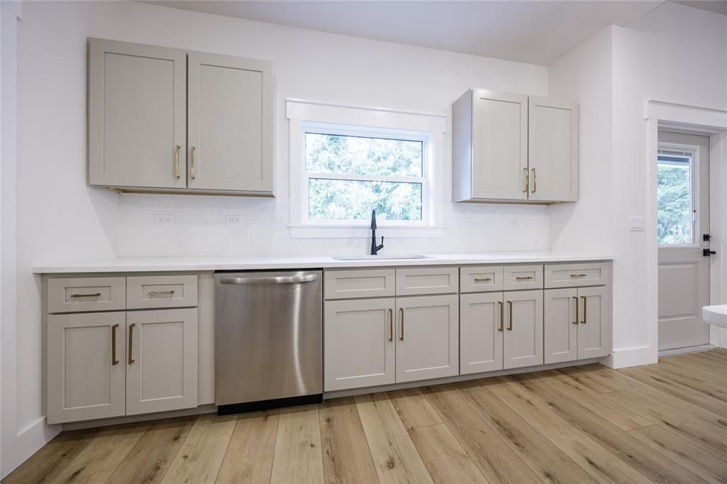 На продажу: $364,000 (3 спален, 2 ванн, 1845 Квадратных фут)