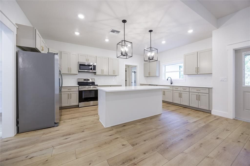 На продажу: $364,000 (3 спален, 2 ванн, 1845 Квадратных фут)