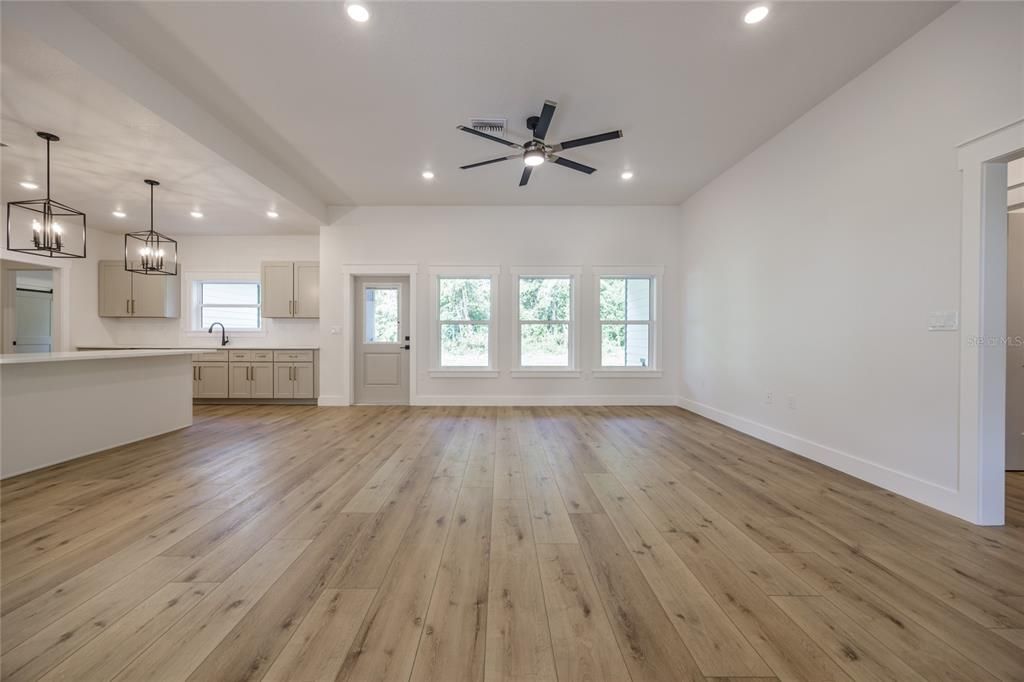 На продажу: $364,000 (3 спален, 2 ванн, 1845 Квадратных фут)