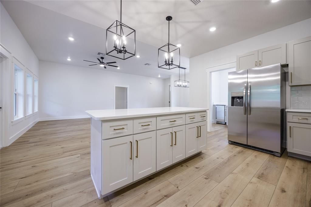 На продажу: $364,000 (3 спален, 2 ванн, 1845 Квадратных фут)