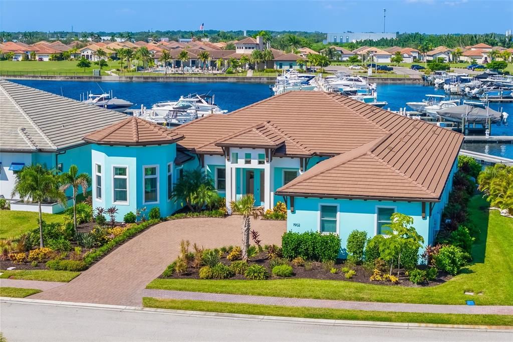 Active With Contract: $1,799,000 (4 beds, 4 baths, 3328 Square Feet)