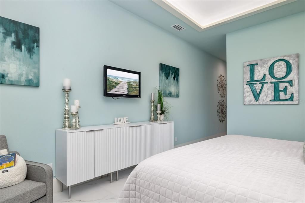 Active With Contract: $1,799,000 (4 beds, 4 baths, 3328 Square Feet)